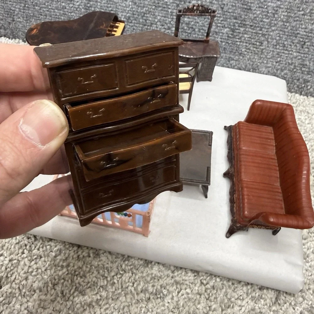 Vintage Renwal dollhouse furniture Huge Lot‎  piano vanity couch and more (READ)